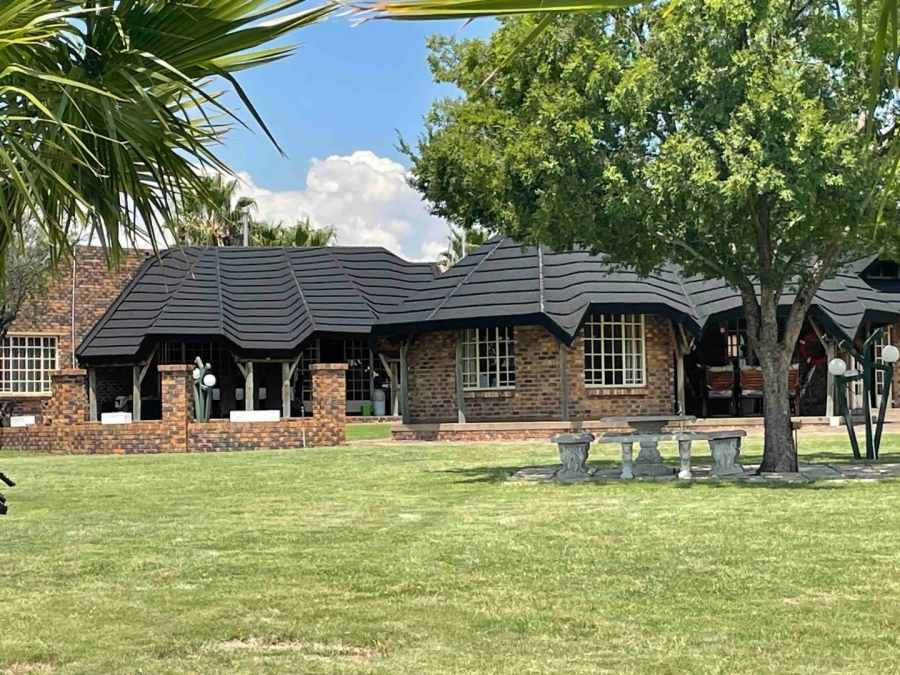 5 Bedroom Property for Sale in Oranjeville Free State